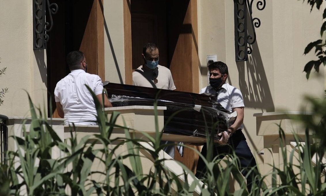 Γλυκά Νερά: Συντετριμμένη η οικογένεια της 20χρονης από το άγριο έγκλημα - Επικηρύχθηκαν οι δράστες