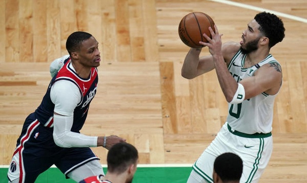 NBA: Η τρομακτική εμφάνιση του Τζέισον Τέιτουμ (video)