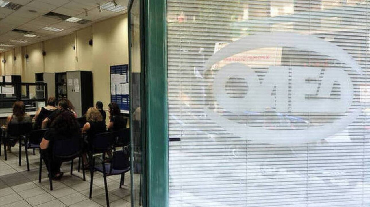 ΟΑΕΔ: Αυτόματη ανανέωση των δελτίων ανεργίας όλων όσων επλήγησαν από την φωτιά στην Κορινθία