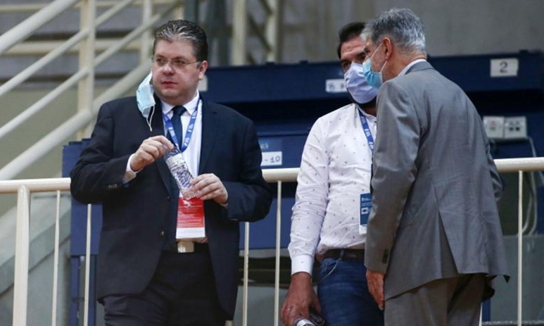 Παπανικολάου: «Ο υφυπουργός Αθλητισμού θεωρεί τον εαυτό του υπεράνω όλων»