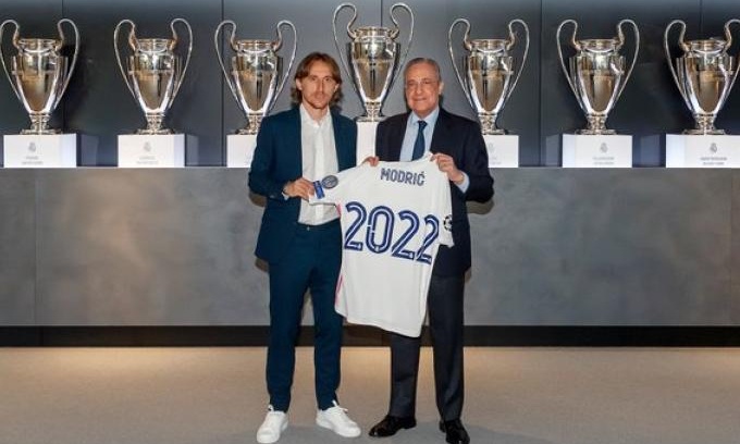 Ρεάλ Μαδρίτης: Για πάντα στη «βασίλισσα» ο Μόντριτς