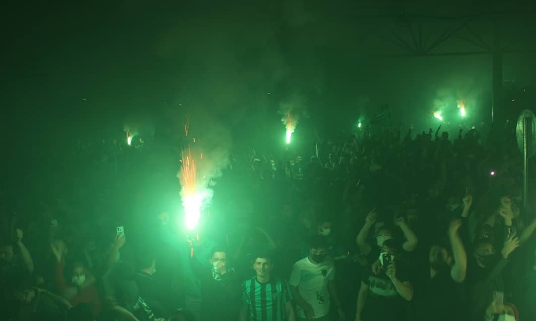 Παραλίγο θρήνος σε πανηγυρισμούς στην Τουρκία: Παίκτης έπεσε από το πούλμαν (photos+video)