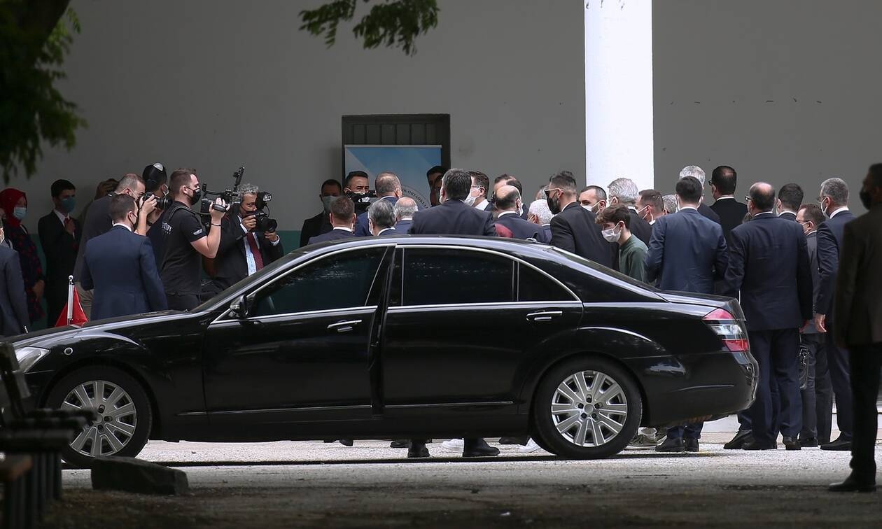 Προκλητικότητα Τσαβούσογλου: Άφησαν έξω Έλληνες δημοσιογράφους- «Χαιρετίσματα» από Ερντογάν