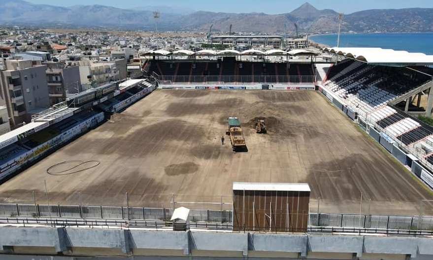 ΟΦΗ: Τρέχουν οι Κρητικοί για την αλλαγή του χλοοτάπητα! (photos)