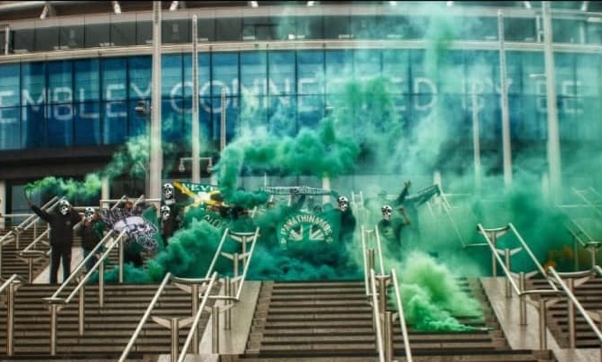 Παναθηναϊκός: Η Θύρα 13 «έβαψε» πράσινο το Γουέμπλεϊ (photos)