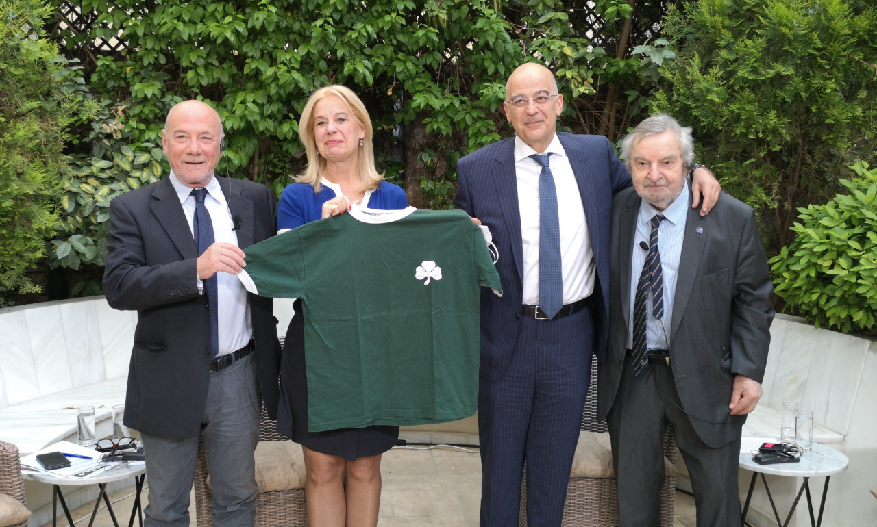 Δένδιας: «Ξαναζούμε σήμερα τα 50 χρόνια από τον ιστορικό τελικό του Γουέμπλεϊ» (photos+video)