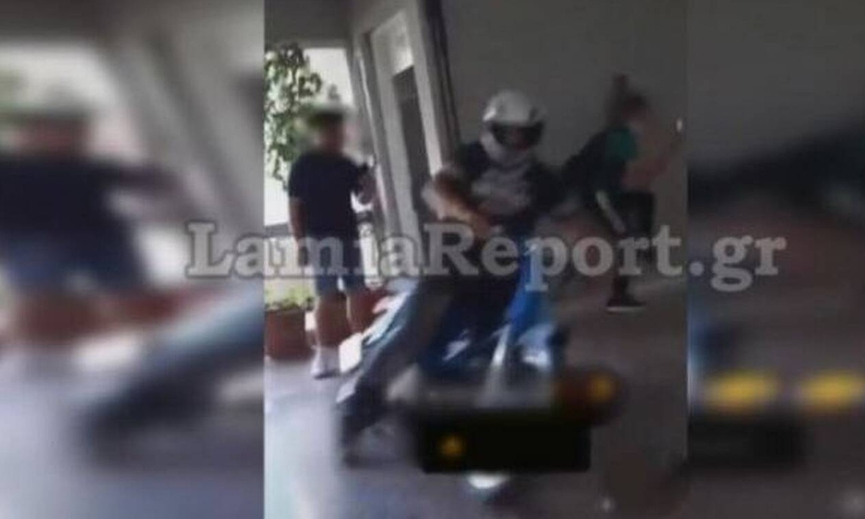 Λαμία: Χαμός σε λύκειο - Μαθητής «μπούκαρε» με μηχανάκι (video)
