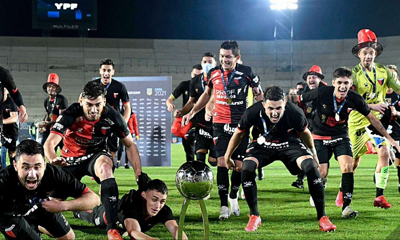 Αργεντινή: Απίστευτες στιγμές συγκίνησης για τον τίτλο της Κολόν! (Video)