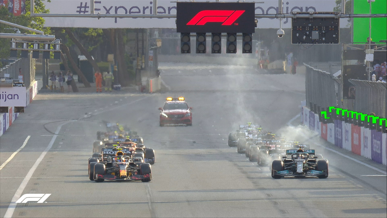 F1: Μυθική γκάφα του Χάμιλτον - Έφυγε σε λάθος στροφή (video+photos)