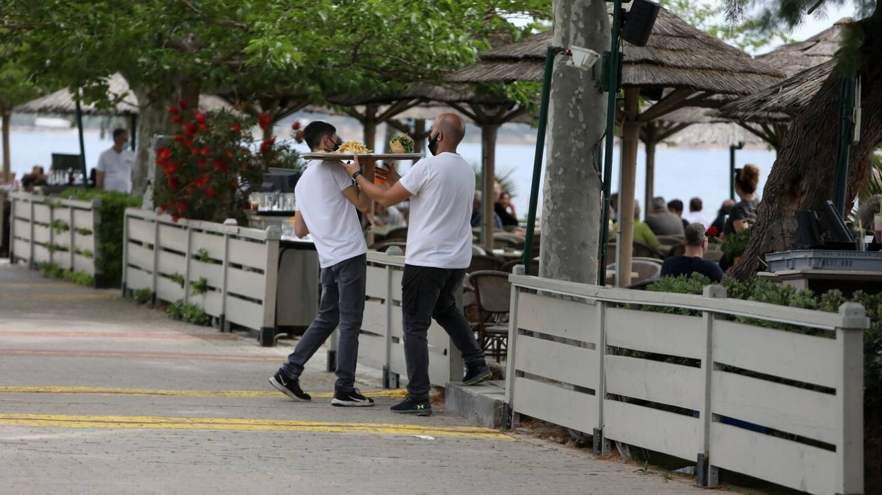 «ΣΥΝ-ΕΡΓΑΣΙΑ»: Παράταση έως τα τέλη Σεπτεμβρίου - Τροπολογία στήριξης τουρισμού-επισιτισμού