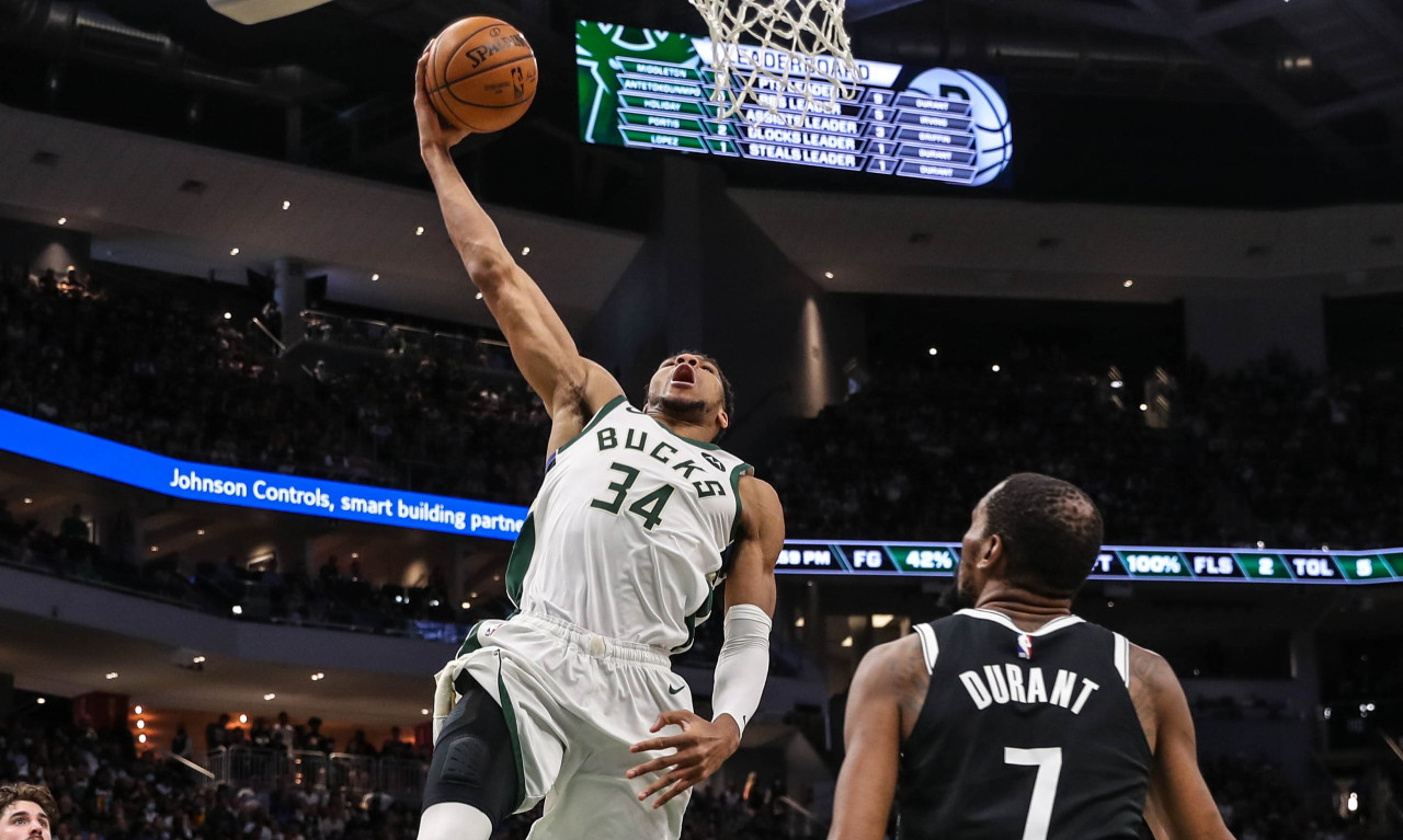 Γιάννης Αντετοκούνμπο: Ασταμάτητος οδηγεί τους Μπακς κόντρα στους Νετς (videos)