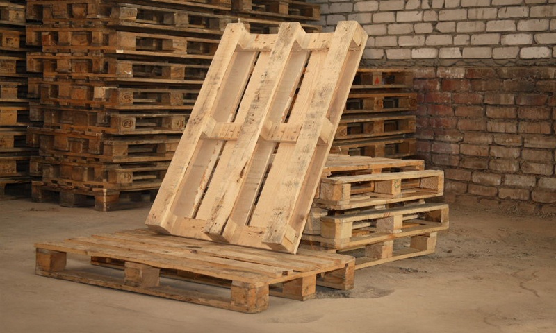 Αγόρασε παλέτες χωρίς λόγο - Δεν πάει το μυαλό σας τι έφτιαξε (photos)