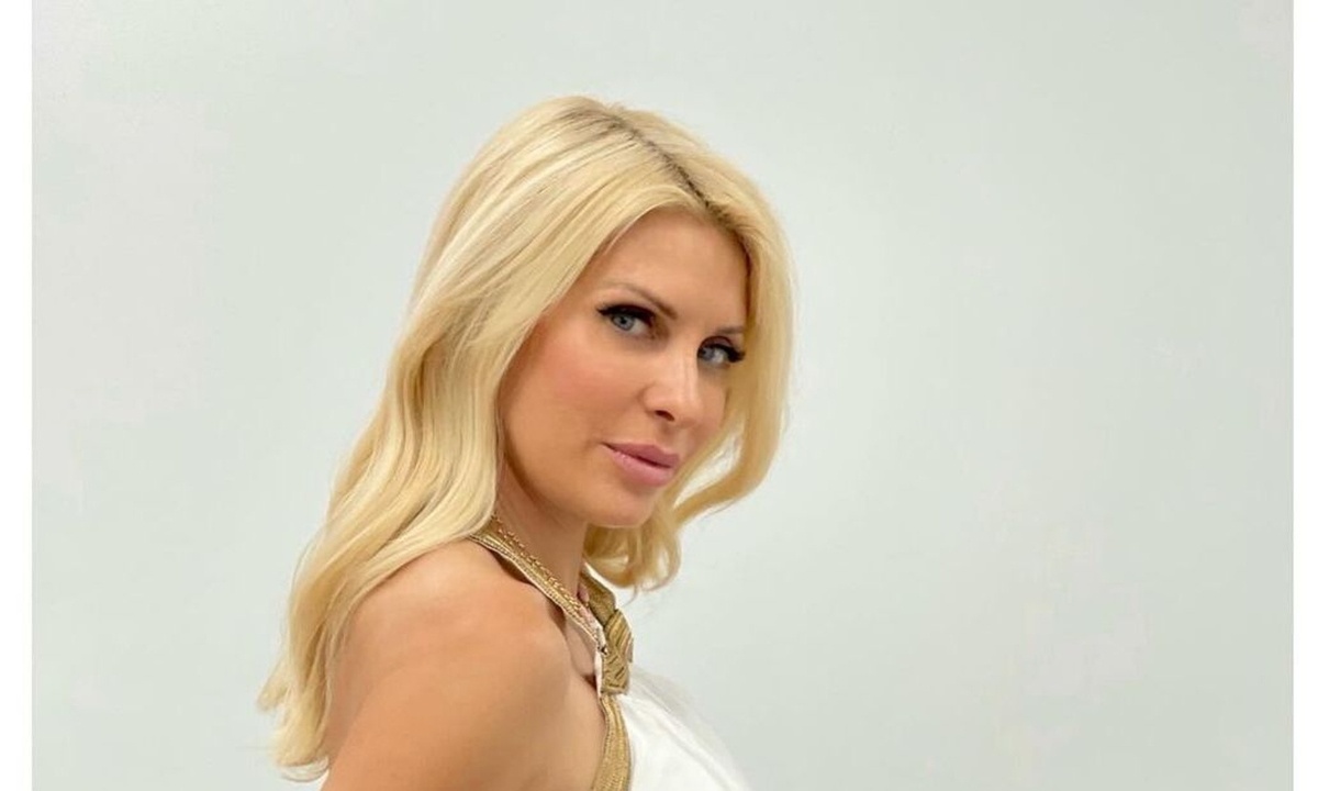 Μενεγάκη: Η μεγάλη αλλαγή στην εμφάνισή της! «Προδόθηκε» στη νέα της φωτογραφία και μας τρέλανε