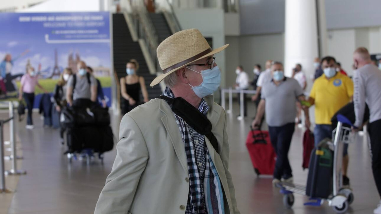 Βρετανία: Τι εξετάζει για τους ταξιδιώτες - Στην ατζέντα τα διαβατήρια εμβολιασμού