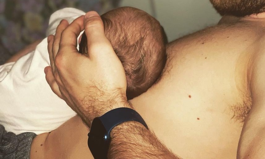 Γνωστός μπασκετμπολίστας έγινε μπαμπάς: Οι πρώτες φωτό με την κορούλα του (pics)