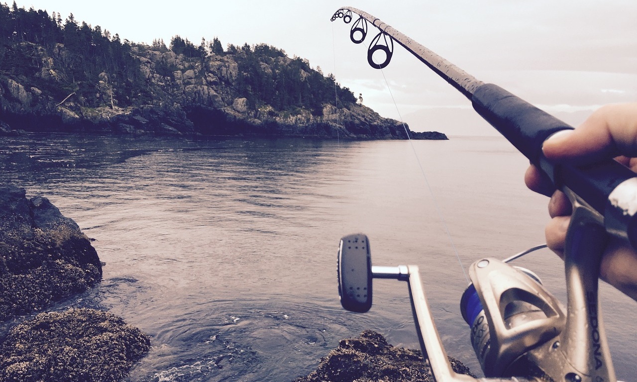 Νόμιζε πως έκανε την ψαριά της ζωής του - Τρόμαξε όταν είδε το «θηρίο» που έπιασε (pics+vid)