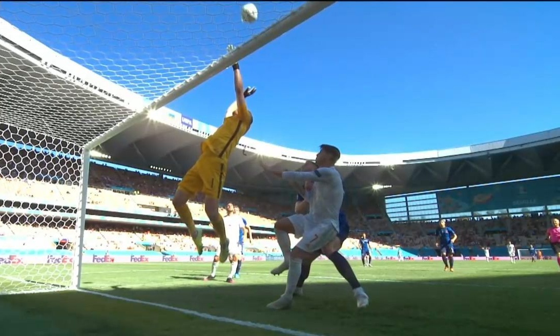 Euro 2020: To αυτογκόλ της χρονιάς - Το έβαλε μόνος του ο Σλοβάκος τερματοφύλακας (video)