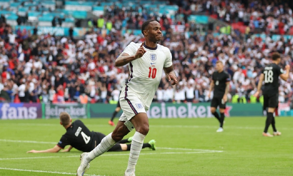 Μάντσεστερ Σίτι: «Δένει» Στέρλινγκ