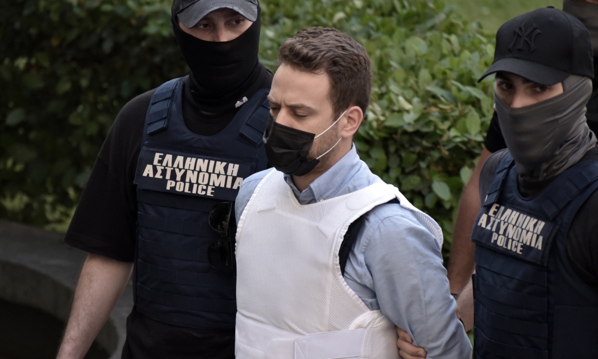 Βρετανικά ΜΜΕ για Γλυκά Νερά: Τα ύποπτα δρομολόγια του Μπάμπη και η ανακάλυψη της Καρολάιν