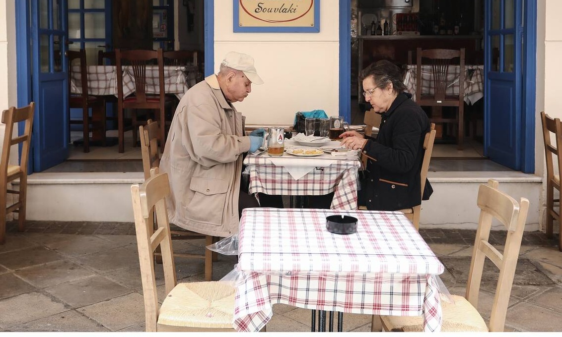 Δύσκολη η καθημερινότητα των ανεμβολίαστων - Τι ισχύει για ταξίδια με πλοία, διασκέδαση, εργασία