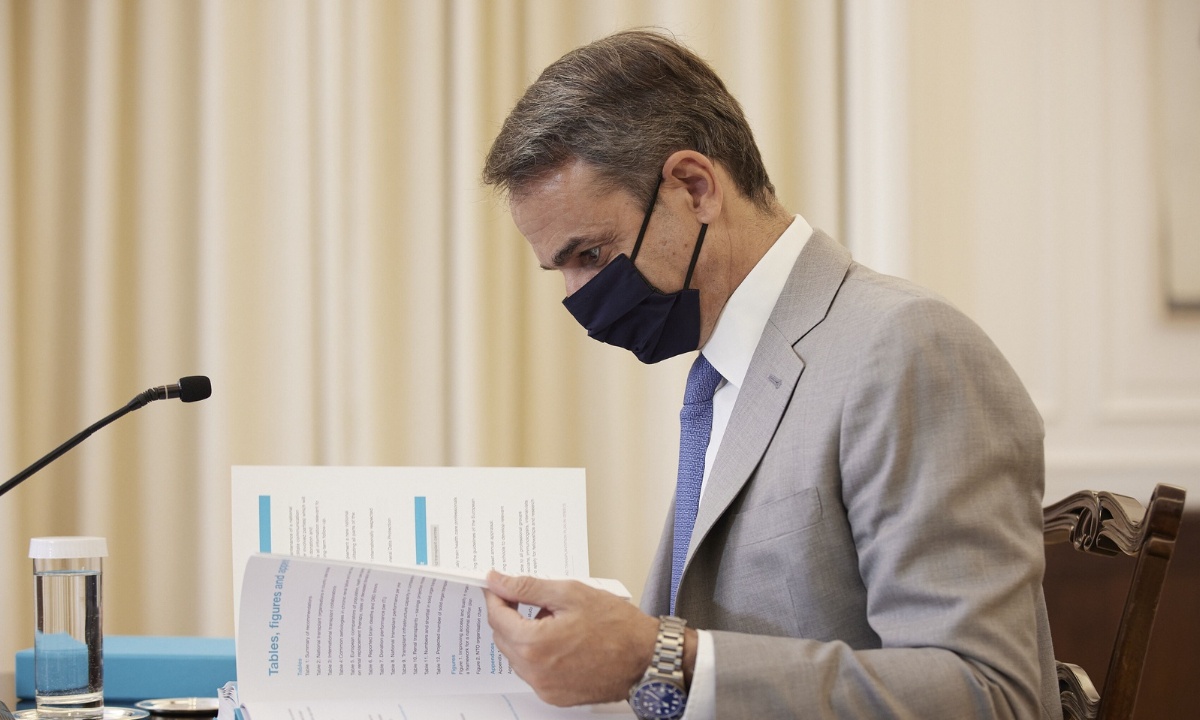 Κυβέρνηση:  Η επιχείρηση «Πειθώ» και η λίστα με τις ομάδες του υποχρεωτικού εμβολιασμού