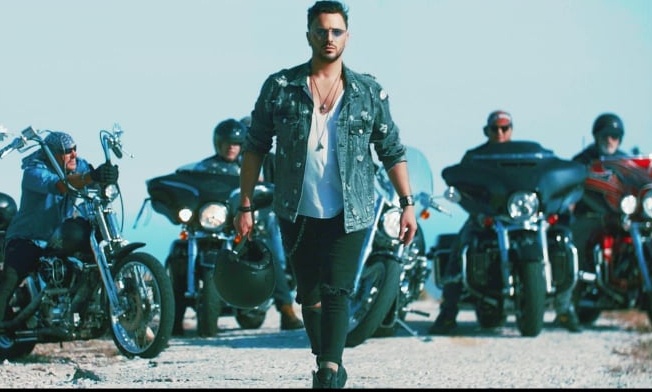Νίκος Δούρος: Νέο videoclip και η συμμετοχή-έκπληξη με άρωμα Scorpions!