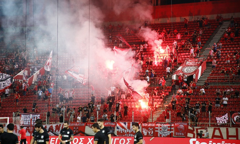 Ολυμπιακός-Νέφσι Μπακού: Ζωντάνεψε το γήπεδο – Οι οπαδοί στις εξέδρες! (photos)