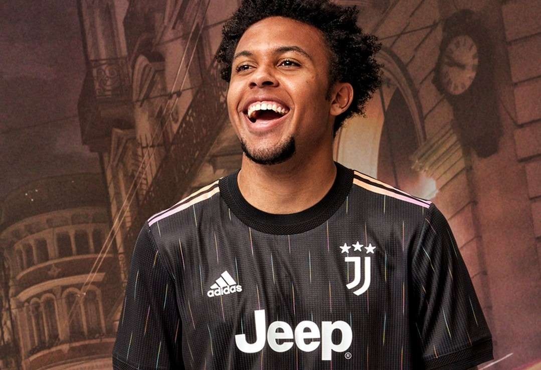 Γιουβέντους: Παρουσίασε τη μαύρη εμφάνισή της! (Video+Photos)