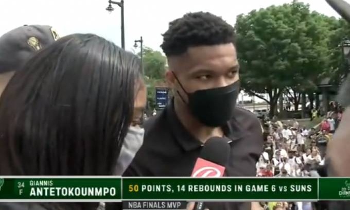 Αντετοκούνμπο: «Τους βλέπω όλους χαρούμενους»