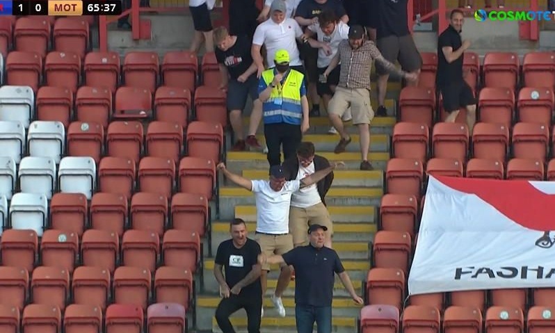 Σκωτσέζοι οπαδοί έκαναν «ντου» στο γήπεδο και πανηγύρισαν με καπνογόνο! (video)