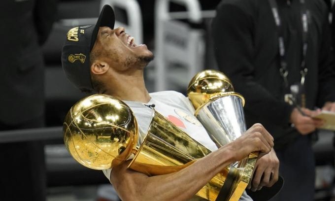 Μπάρκλεϊ: «Αν δεν χαίρεσαι για τον Γιάννη, έχεις πρόβλημα»