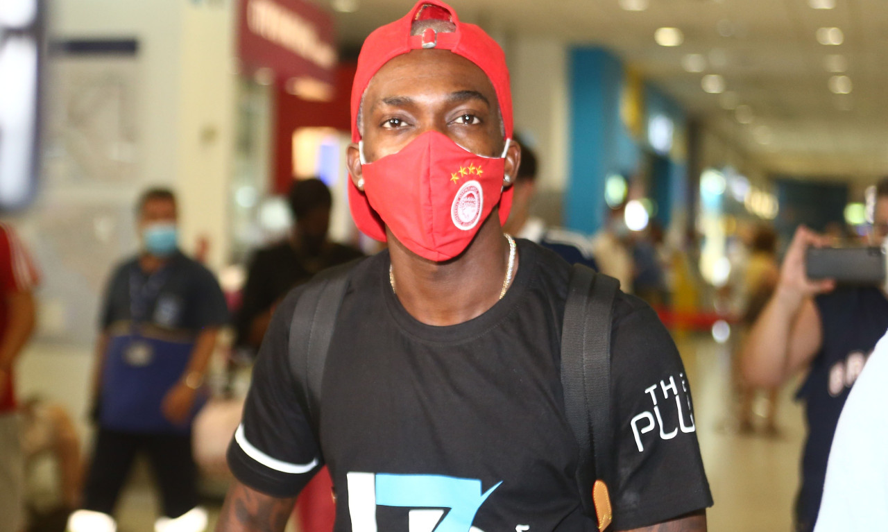 Ολυμπιακός: «Ερυθρόλευκος» ο Ονιεκούρου - Έπεσαν οι υπογραφές (photos)