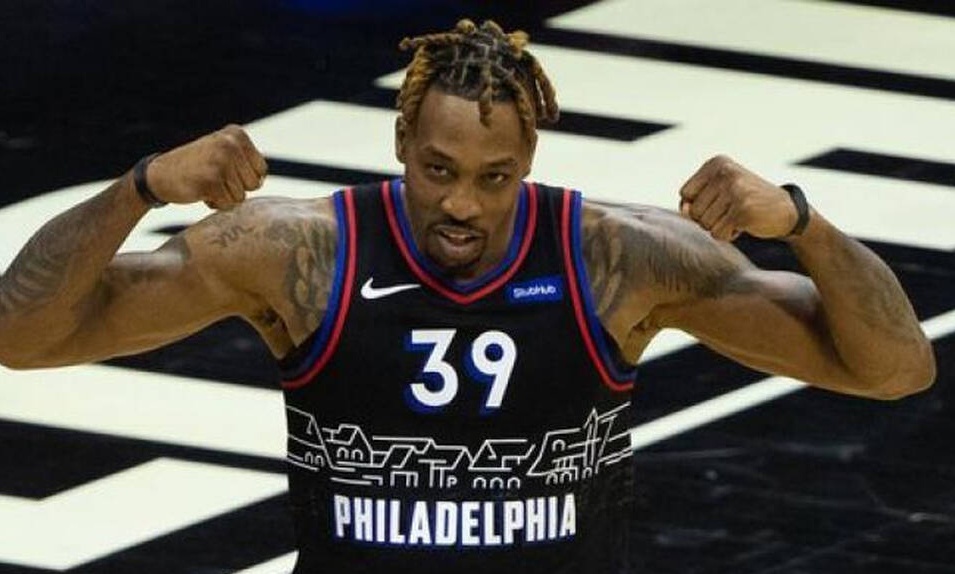 Λέικερς: Ενισχύθηκαν με Χάουαρντ και Μπέιζμορ