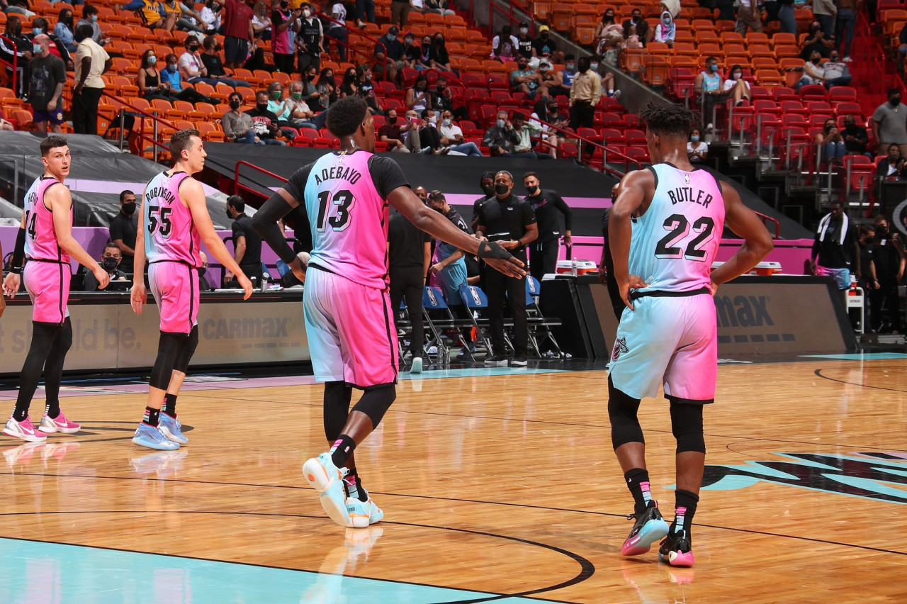 Μαϊάμι Χιτ: Μεταγραφές... φωτιά με Λάουρι και Τάκερ