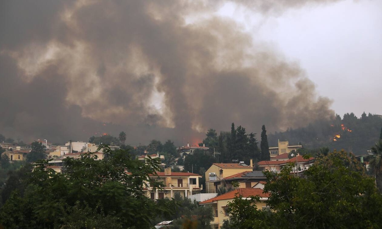 Πύρινος εφιάλτης στην Αττική: Σε Αφίδνες, Ιπποκράτειο Πολιτεία και Βασιλικά τα κύρια μέτωπα