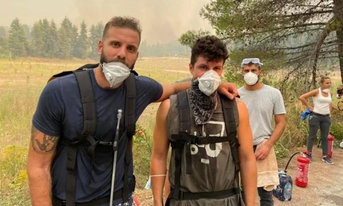 Συγκλονίζει ο Παππάς - Εθελοντικά στις φωτιές στην Εύβοια (photos)