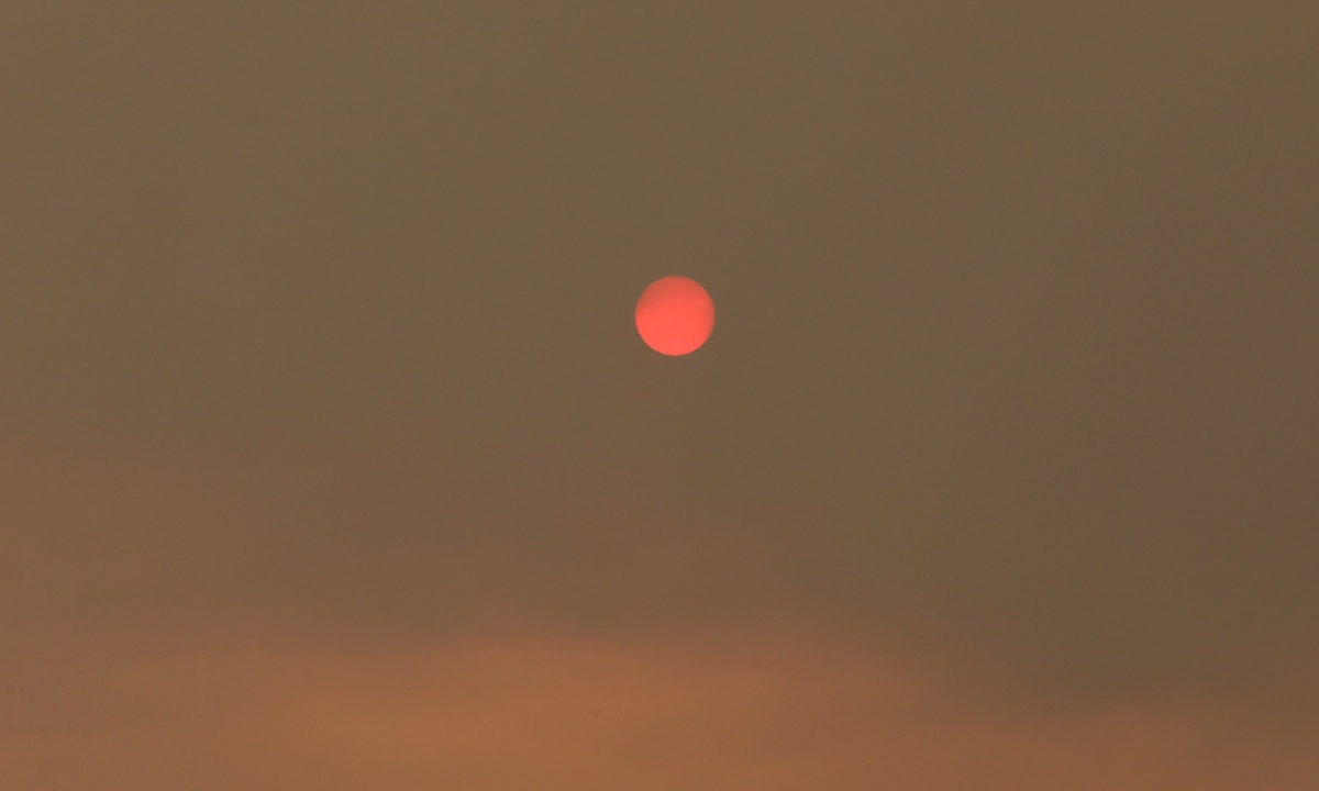 Φωτιά στην Εύβοια: Η μικρή Βαλεντίνα σταμάτησε να κλαίει – Η φωτογραφία που έγινε viral