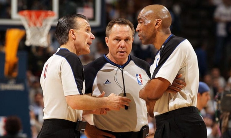 NBA: Μόνο εμβολιασμένοι διαιτητές θα «σφυρίζουν»