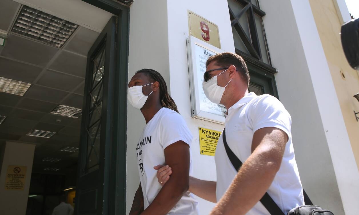 Ρούμπεν Σεμέδο: Απολογείται στην ανακρίτρια - Το μήνυμά του έξω από τα δικαστήρια
