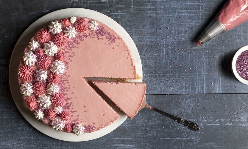 Άκης Πετρετζίκης: Cheesecake με σοκολάτα ruby