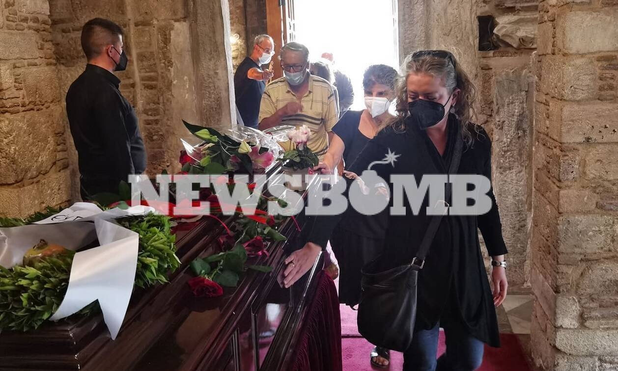 LIVE BLOG - Μίκης Θεοδωράκης: Η τελετή αποχαιρετισμού και το τελευταίο ταξίδι στον Γαλατά Χανίων