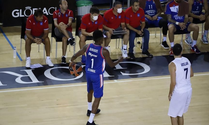 Λοκομοτίβ Κουμπάν-Αναντολού Εφές 67-97: Σαρωτικοί οι πρωταθλητές Ευρώπης!