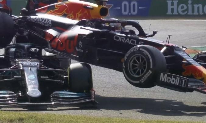 Formula 1: Από θαύμα γλίτωσε ο Χάμιλτον - Τρομακτική σύγκρουση με Φερστάπεν