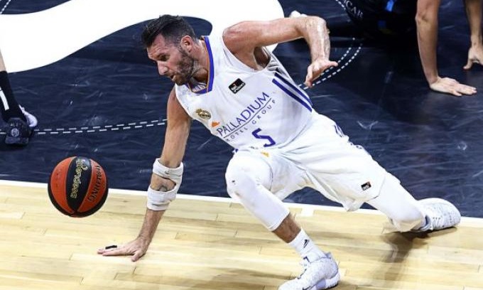 Ρεάλ Μαδρίτης: Το διάστημα παραμονής στα «πιτς» για τον τραυματία Ρούντι Φερνάντεθ (video)