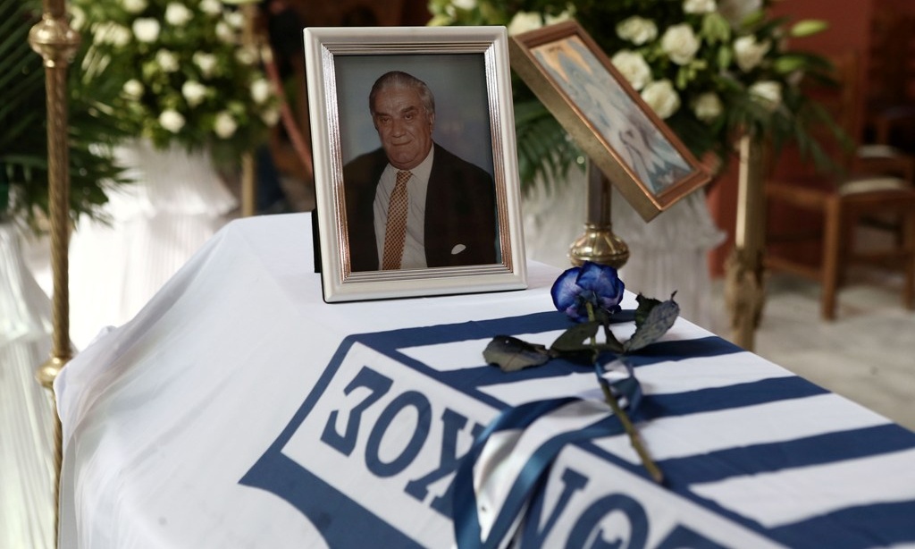 Γιάννης Ματζουράνης: Κηδεύτηκε με τη σημαία του Εθνικού (photos)