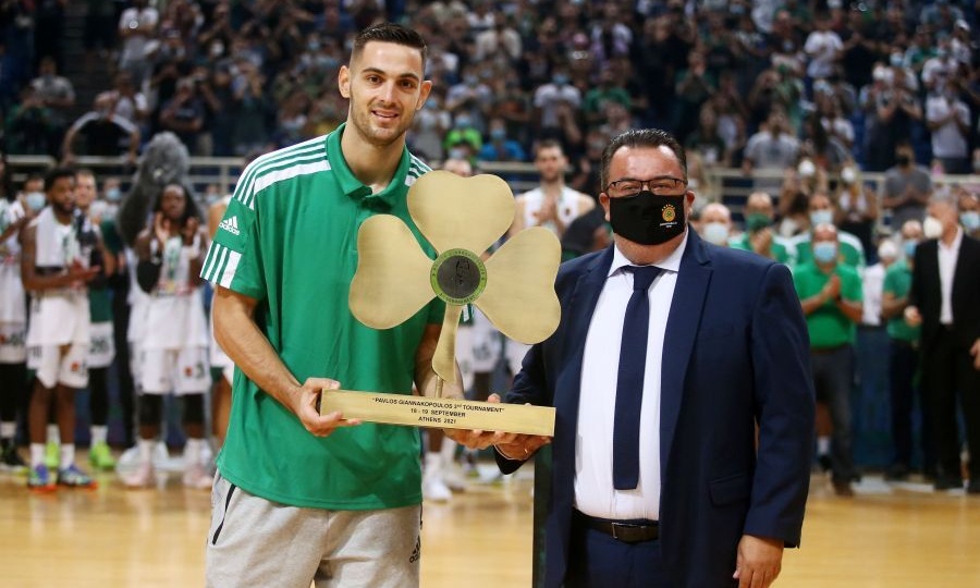 Βραβεύτηκε ως MVP ο Παπαπέτρου - «Ευχαριστώ τον Παναθηναϊκό που μου επιτρέπει να είμαι ο εαυτός μου»