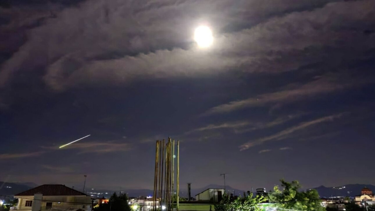 Μια «φωτόμπαλα» πάνω από την Ελλάδα: Τι είναι το σπάνιο φαινόμενο