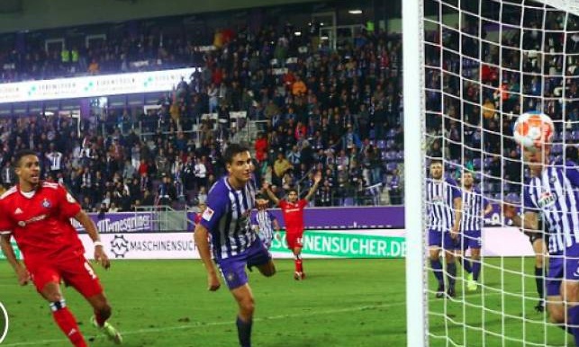Το αυτογκόλ της χρονιάς - Γλίτωσε με επικό τρόπο το Αμβούργο (video)