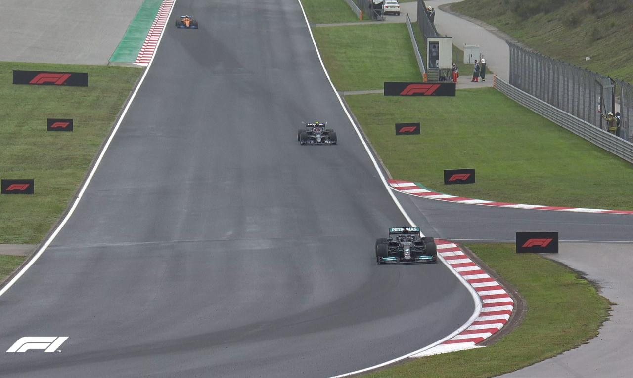 Formula 1: «Χόρεψε» στη βροχή ο Μπότας, στην κορυφή της βαθμολογίας ο Φερστάπεν
