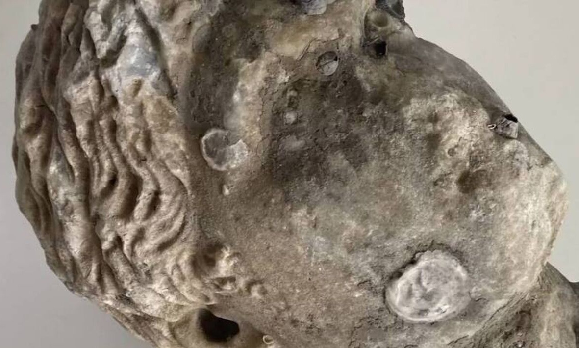 Ρωμαϊκή κεφαλή από πεντελικό μάρμαρο ανασύρθηκε από τη θάλασσα της Πρέβεζας